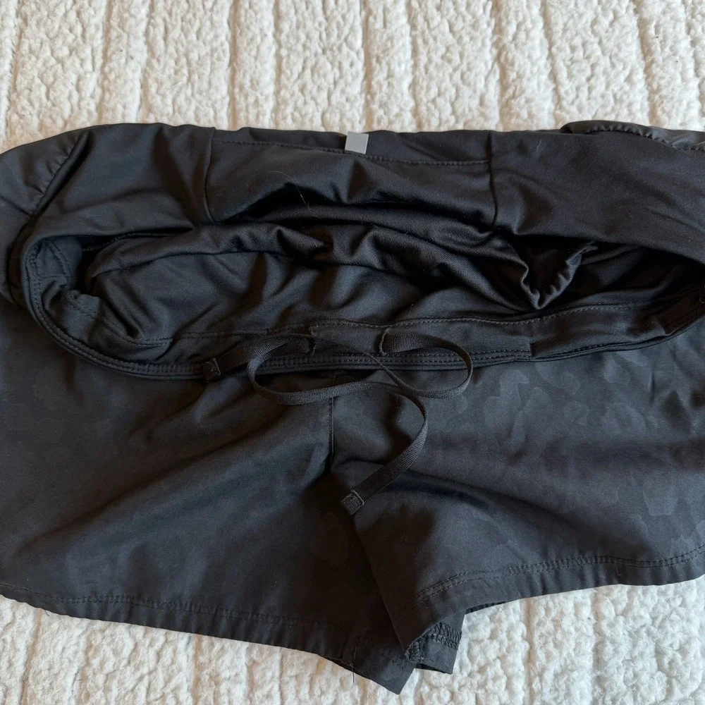 Nike Dri Fit Running Shorts Women Size Medium Black Subtle Animal Pattern Lining